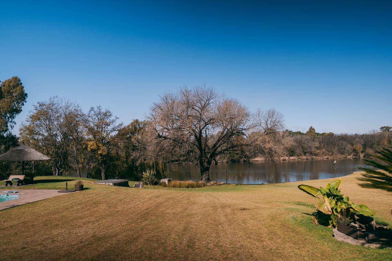 Villa riverfront lawn and Vaal River view